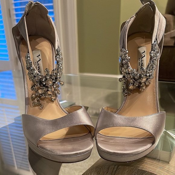 NOT FOR SALE…These were my Wedding shoes. Gently wore but comfortable. - Picture 1 of 3
